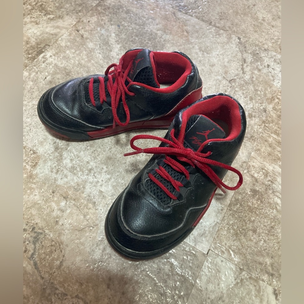 Jordan Kids Black and Red Low-Top Sneakers